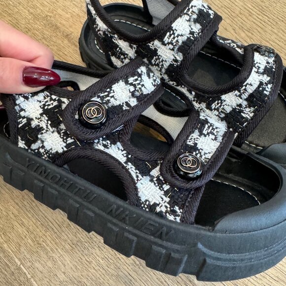 Tweed & Rubber Chunky Sandals With Adjustable Straps For Kids - Picture 2 of 7